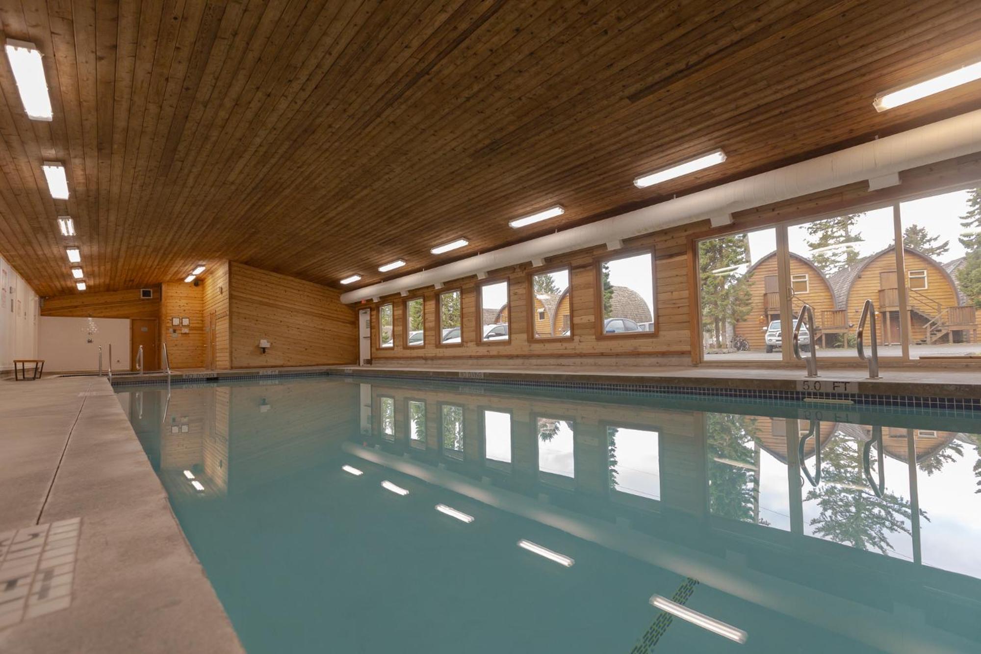 Ocean Village Resort Тофино Экстерьер фото