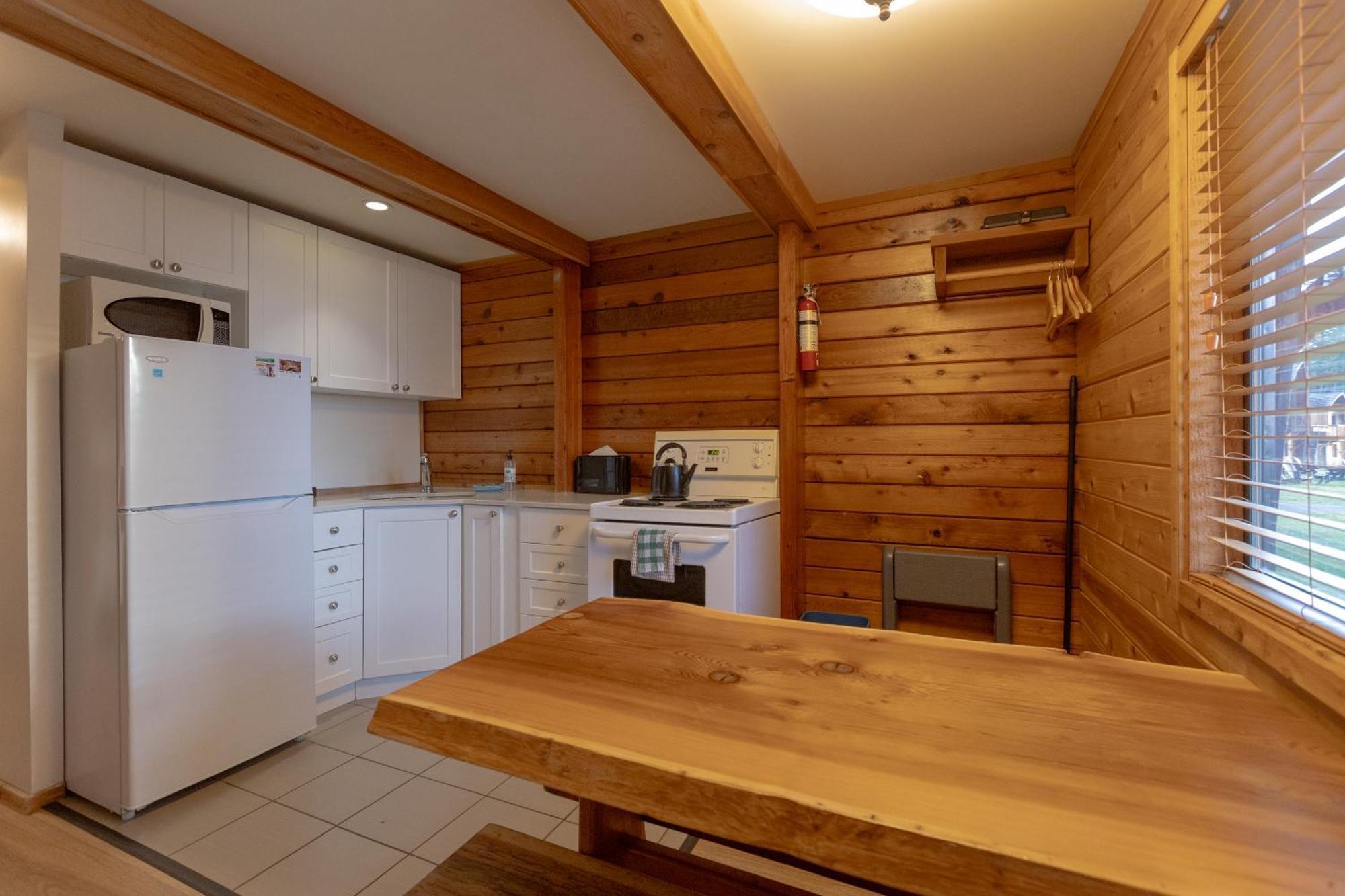 Ocean Village Resort Тофино Экстерьер фото