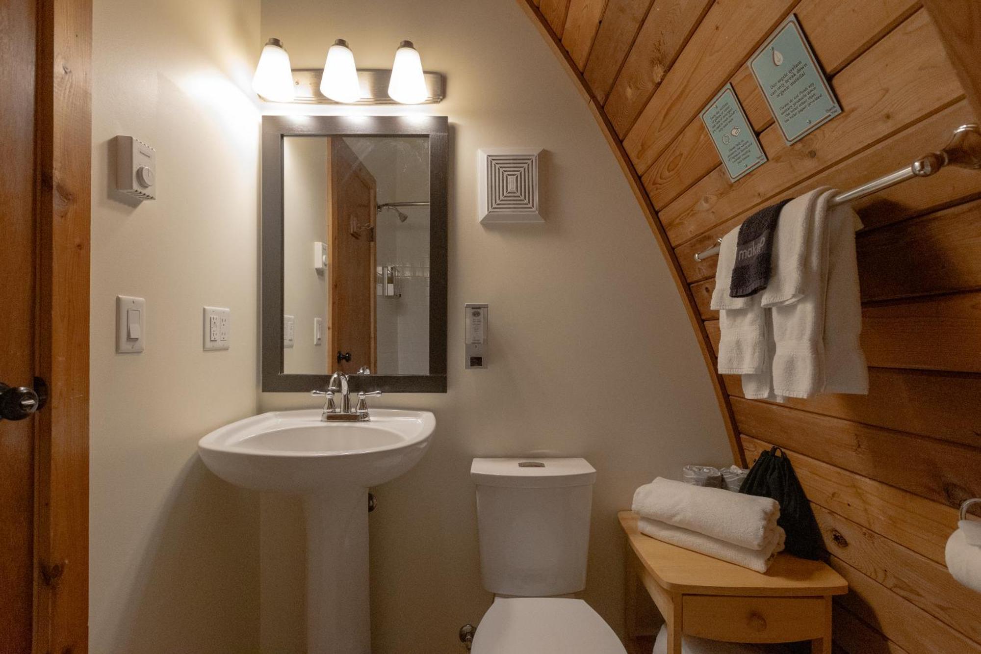 Ocean Village Resort Тофино Экстерьер фото